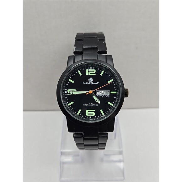 Smith And Wesson Navigator Watch Day Date Quartz 5 ATM Luminous New Battery - Picture 1 of 14